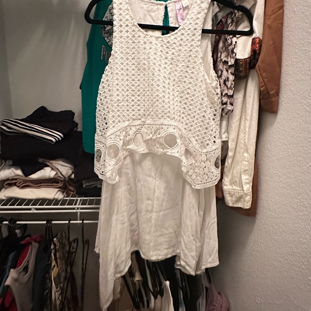 Tribute white top